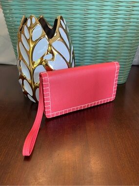 NWOT Universal Thread Wristlet Wallet Coral